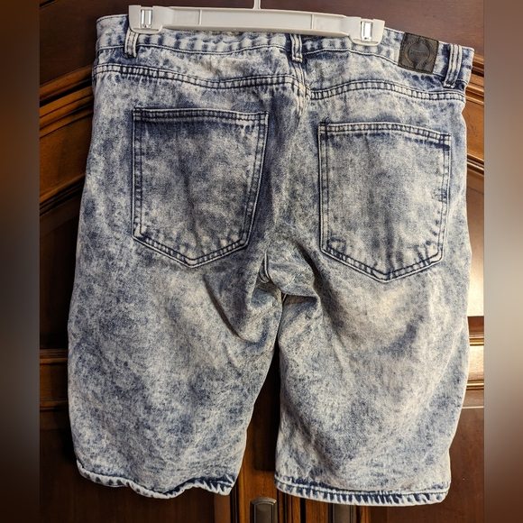 Thrill Nation distressed Jean shorts - Picture 6 of 7